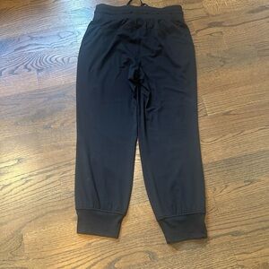 Lululemon sz 6 Black Cropped Joggers-Great Condition!